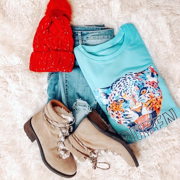 Queen Graphic Sweatshirt - Picture 2 of 12